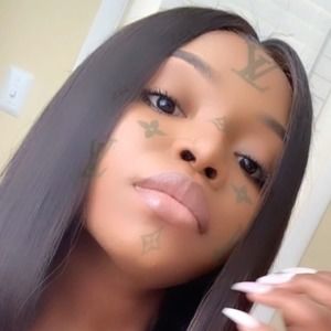 Meet your Posher, Daisha